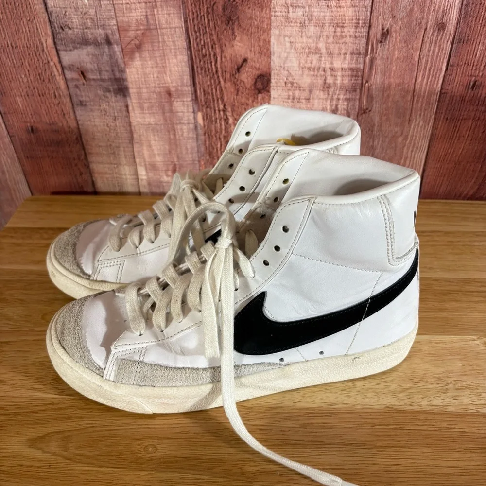 Nike White Blazer Mid 77‎ Sneakers Size 7